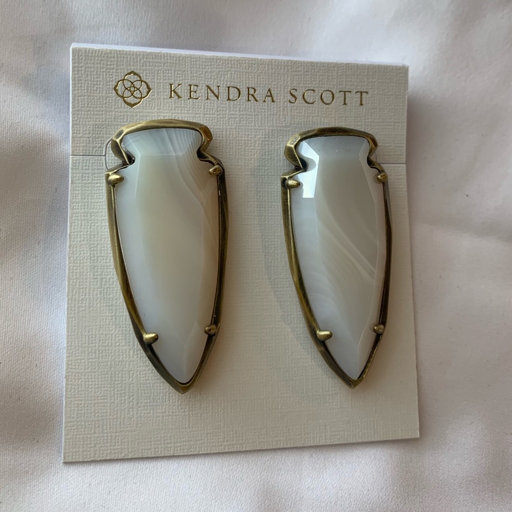 ❌ SOLD ❌ Kendra Scott Kathryn earrings brass